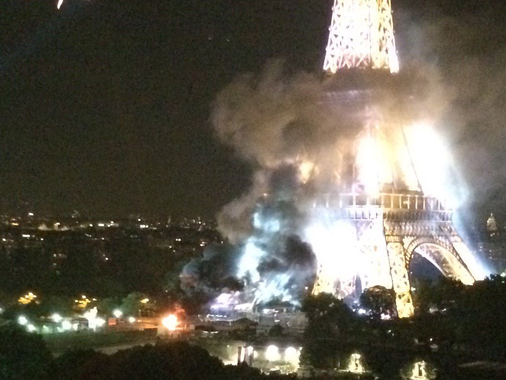 Eifel_Tower_Fire.jpg