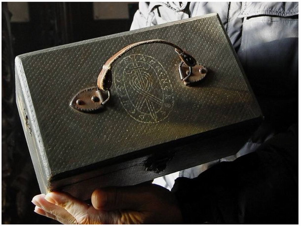 The-mystery-of-the-strange-briefcase-and-two-mysterious-skulls-discovered-in-the-mountains-in-Russia1.jpg