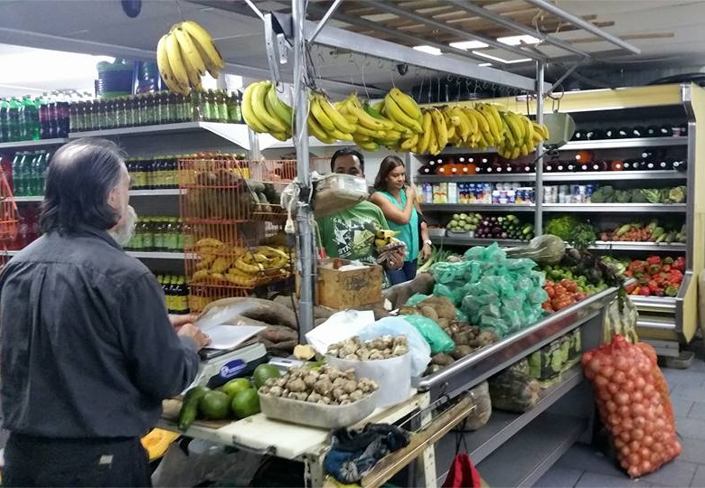 Venezuelashelvescompare3.jpg