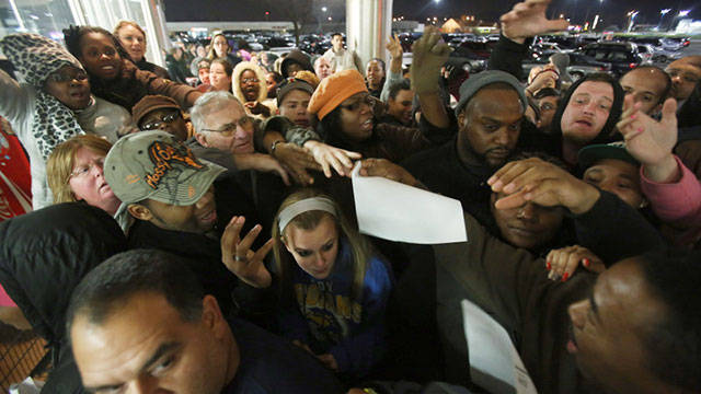 youll_never_see_more_zombies_in_real_life_than_you_do_on_black_friday_640_10.jpg